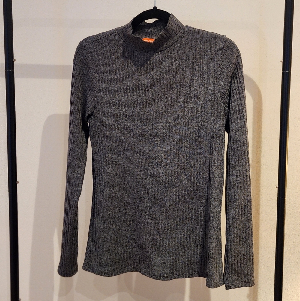 Gray Ribbed Long Sleeve Top